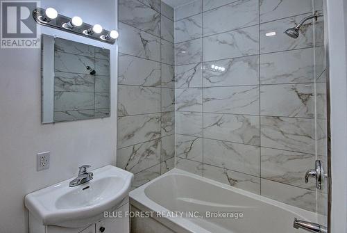 22 Cross Street, Chatham-Kent (Chatham), ON - Indoor Photo Showing Bathroom
