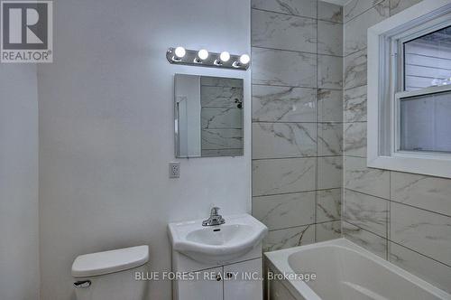 22 Cross Street, Chatham-Kent (Chatham), ON - Indoor Photo Showing Bathroom