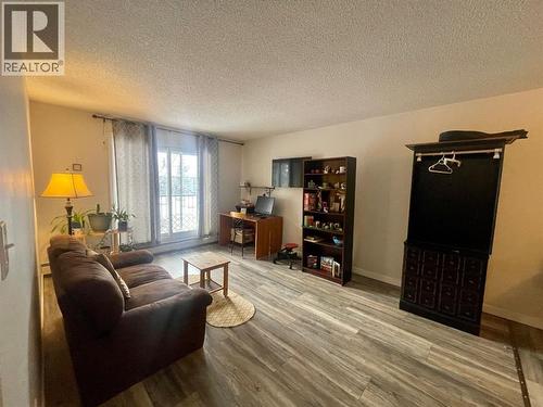 205A, 5611 10 Avenue, Edson, AB - Indoor Photo Showing Living Room