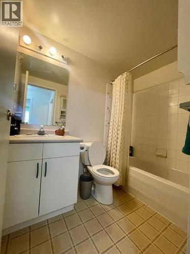 205A, 5611 10 Avenue, Edson, AB - Indoor Photo Showing Bathroom