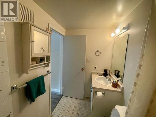 205A, 5611 10 Avenue, Edson, AB - Indoor Photo Showing Bathroom