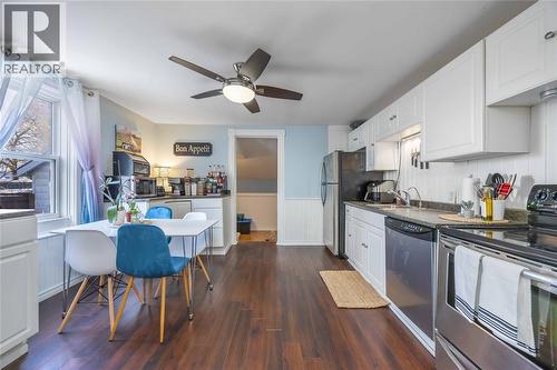 377 Shepherd Street, Sarnia, ON - Indoor Photo Showing Kitchen