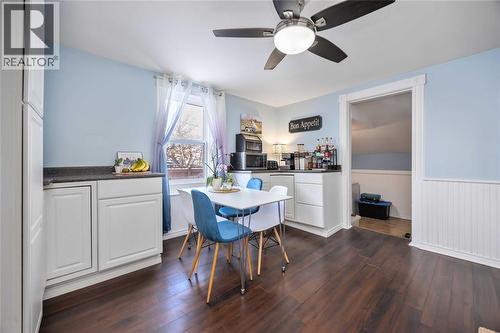 377 Shepherd Street, Sarnia, ON - Indoor Photo Showing Dining Room