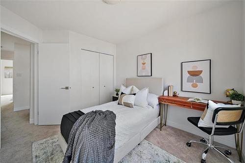 120 Meadowlands Drive, West St Paul, MB - Indoor Photo Showing Bedroom