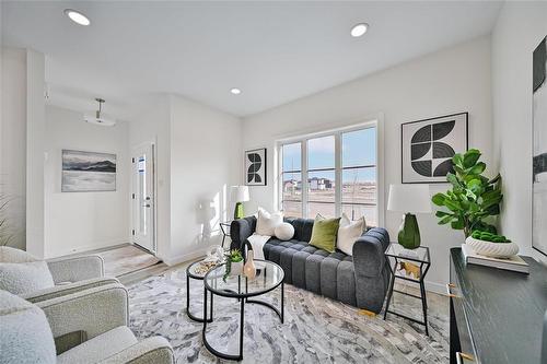 120 Meadowlands Drive, West St Paul, MB - Indoor Photo Showing Living Room