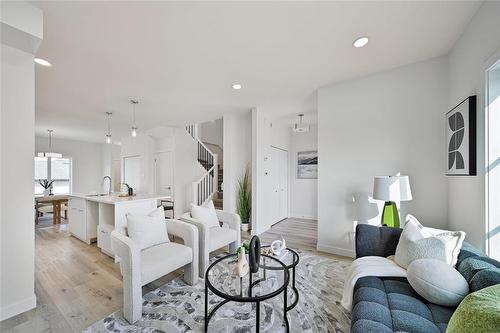 120 Meadowlands Drive, West St Paul, MB - Indoor Photo Showing Living Room