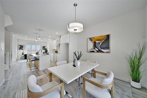 120 Meadowlands Drive, West St Paul, MB - Indoor Photo Showing Dining Room