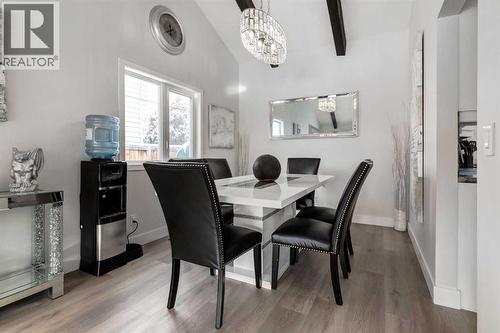 16 Woodgate Close Sw, Calgary, AB - Indoor Photo Showing Dining Room