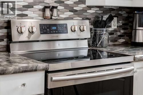 16 Woodgate Close Sw, Calgary, AB - Indoor Photo Showing Kitchen