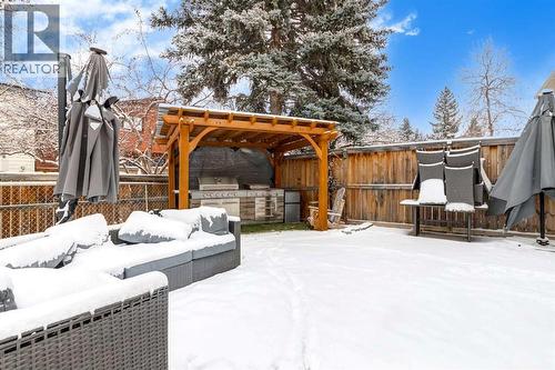 16 Woodgate Close Sw, Calgary, AB - Outdoor