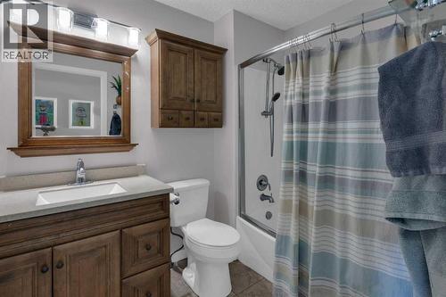 MAIN BATHROOM - 40 Hunters Gate, Okotoks, AB - Indoor Photo Showing Bathroom