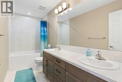5-piece shared bathroom - 