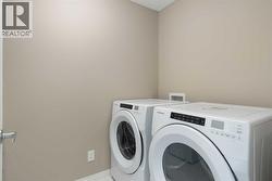 Laundry room (upper level) - 