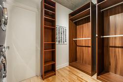 Walk-in closet - 