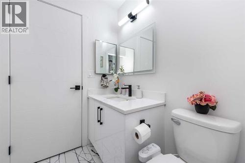133 Woodbrook Road Sw, Calgary, AB - Indoor Photo Showing Bathroom