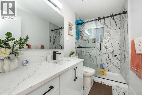 133 Woodbrook Road Sw, Calgary, AB - Indoor Photo Showing Bathroom
