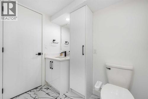 133 Woodbrook Road Sw, Calgary, AB - Indoor Photo Showing Bathroom