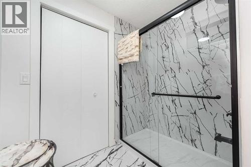 133 Woodbrook Road Sw, Calgary, AB - Indoor Photo Showing Bathroom