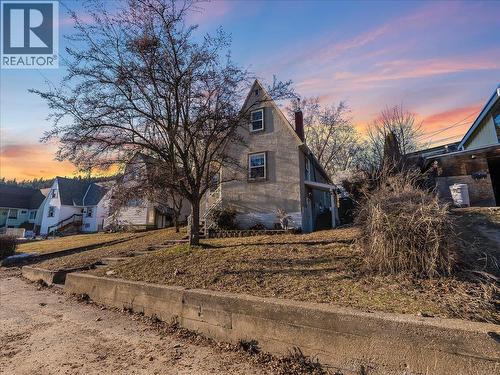 657 Shakespere Street  Warfield, BC V1R 2B1