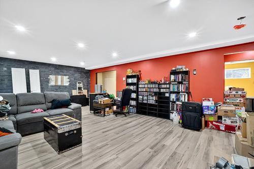 Salle familiale - 1855 Ch. Morrisson, Saint-Lin/Laurentides, QC - Indoor