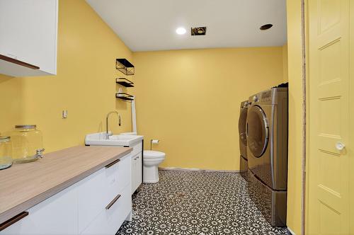 Salle de lavage - 1855 Ch. Morrisson, Saint-Lin/Laurentides, QC - Indoor Photo Showing Laundry Room