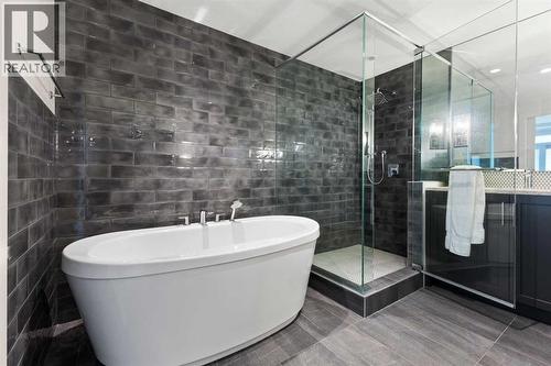 Primary En-Suite - 102, 101A Stewart Creek Rise, Canmore, AB - Indoor Photo Showing Bathroom