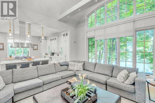 2600 17Th Sideroad, King, ON - Indoor Photo Showing Living Room