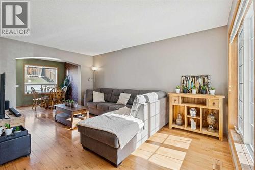 56 West Terrace Road, Cochrane, AB - Indoor Photo Showing Living Room