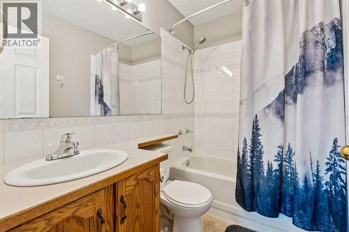 56 West Terrace Road, Cochrane, AB - Indoor Photo Showing Bathroom