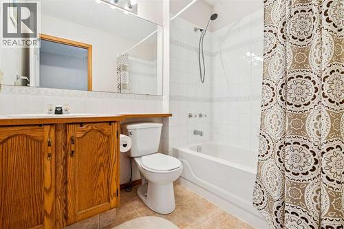 56 West Terrace Road, Cochrane, AB - Indoor Photo Showing Bathroom