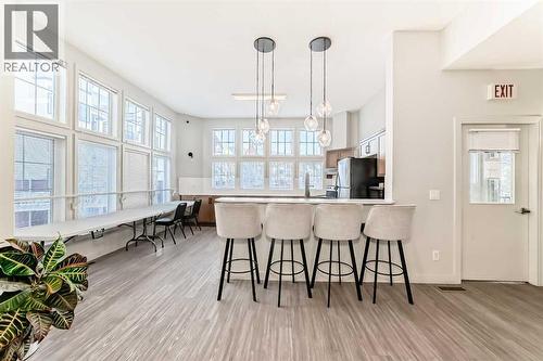 225, 20 Royal Oak Plaza Nw, Calgary, AB - Indoor