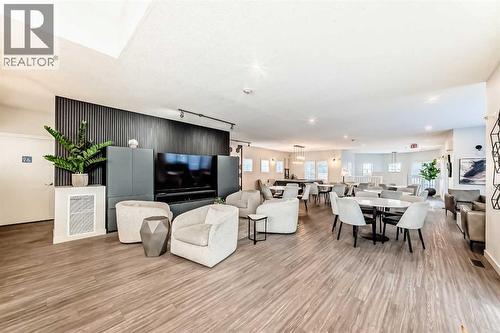 225, 20 Royal Oak Plaza Nw, Calgary, AB - Indoor
