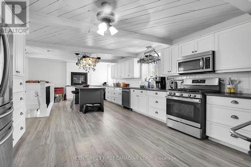 23992 Denfield Road, Middlesex Centre (Denfield), ON - Indoor Photo Showing Kitchen