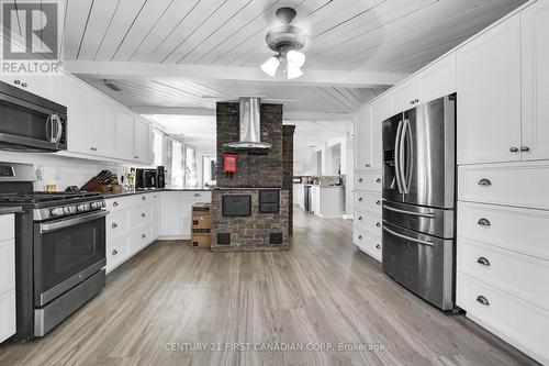 23992 Denfield Road, Middlesex Centre (Denfield), ON - Indoor Photo Showing Kitchen