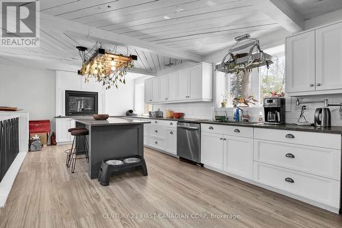 23992 Denfield Road, Middlesex Centre (Denfield), ON - Indoor Photo Showing Kitchen