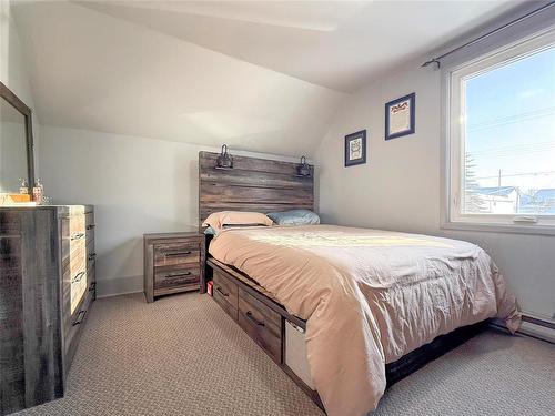310 Commercial Street, Wawanesa, MB - Indoor Photo Showing Bedroom