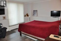 primary bedroom with patio access - 