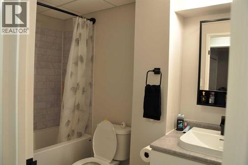 updated bright main bathroom - 134, 1237 4 Avenue S, Lethbridge, AB - Indoor Photo Showing Bathroom