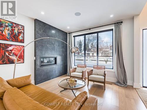 402 Niar Avenue, Mississauga, ON - Indoor Photo Showing Living Room With Fireplace