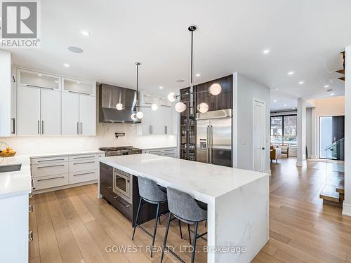 402 Niar Avenue, Mississauga, ON - Indoor Photo Showing Kitchen With Upgraded Kitchen