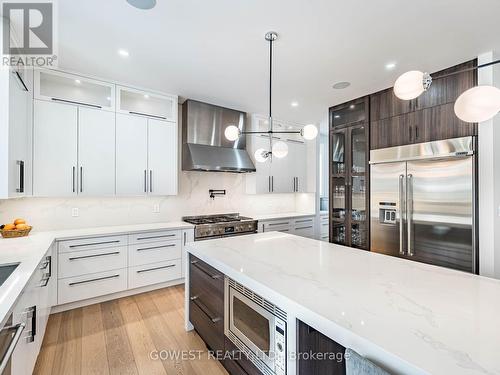 402 Niar Avenue, Mississauga, ON - Indoor Photo Showing Kitchen With Upgraded Kitchen