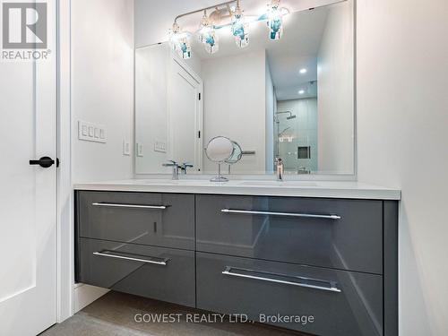 402 Niar Avenue, Mississauga, ON - Indoor Photo Showing Bathroom