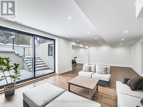 402 Niar Avenue, Mississauga, ON - Indoor