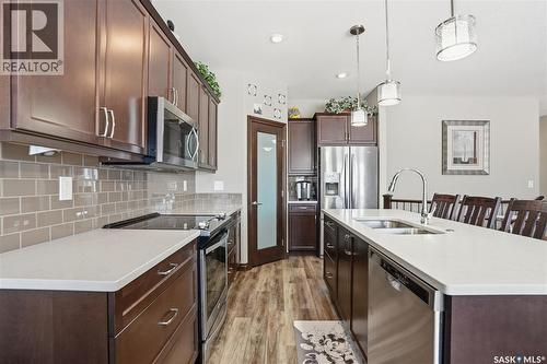 2 433 Palmer Crescent, Warman, SK - Indoor Photo Showing Kitchen With Double Sink With Upgraded Kitchen