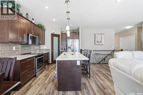 2 433 Palmer Crescent, Warman, SK - Indoor Photo Showing Kitchen With Upgraded Kitchen