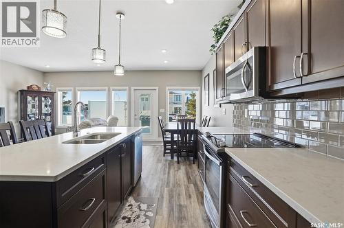 2 433 Palmer Crescent, Warman, SK - Indoor Photo Showing Kitchen With Double Sink With Upgraded Kitchen