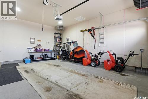 2 433 Palmer Crescent, Warman, SK - Indoor Photo Showing Garage