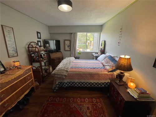 205-377 Dogwood St, Campbell River, BC - Indoor Photo Showing Bedroom