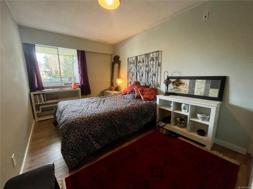 205-377 Dogwood St, Campbell River, BC - Indoor Photo Showing Bedroom