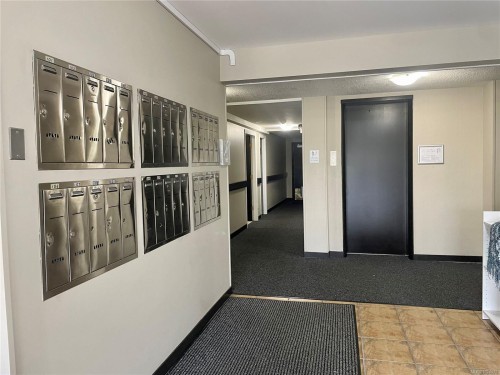 205-377 Dogwood St, Campbell River, BC - Indoor Photo Showing Other Room